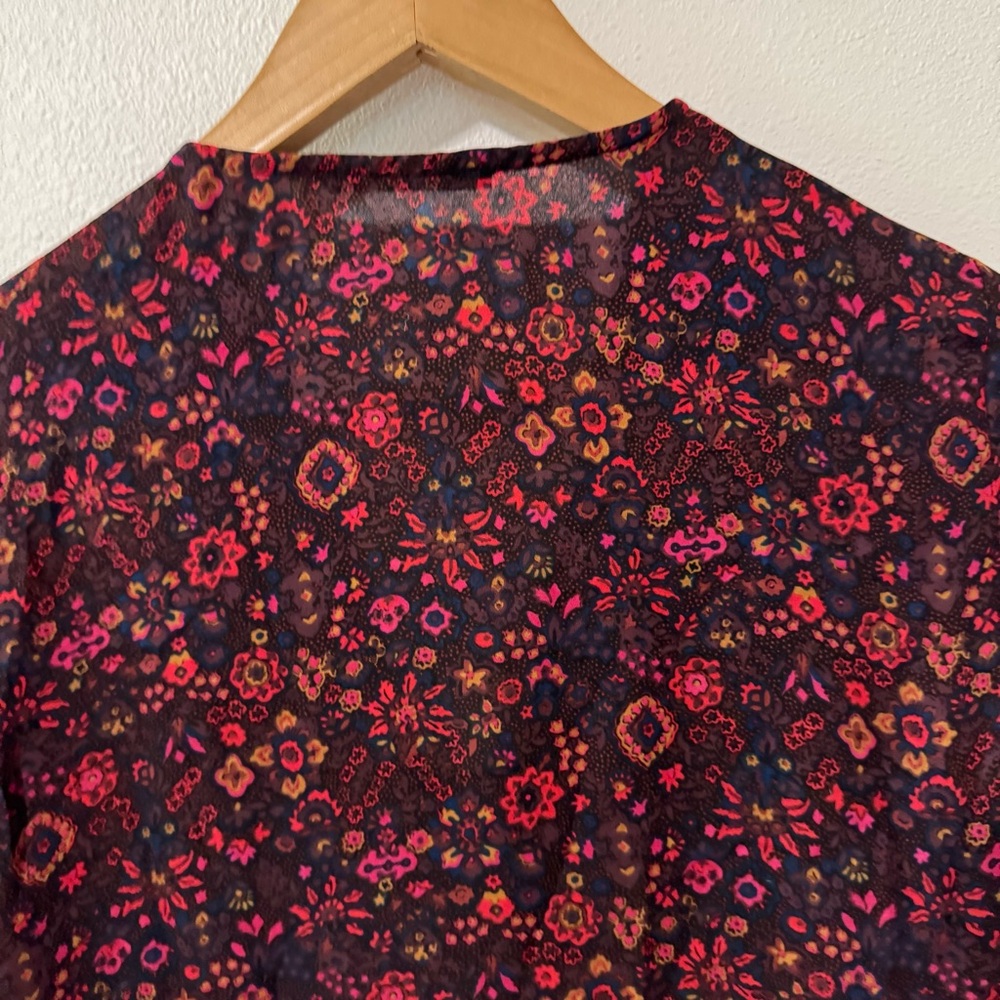 T Tahari Surplice Long Sleeve Blouse Dark Retro Floral Office NWT-Small - Picture 7 of 11